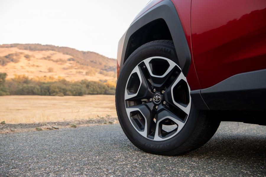 Колеса Toyota RAV4 Adventure 2018 года  (NA) (фото 153 из 196)